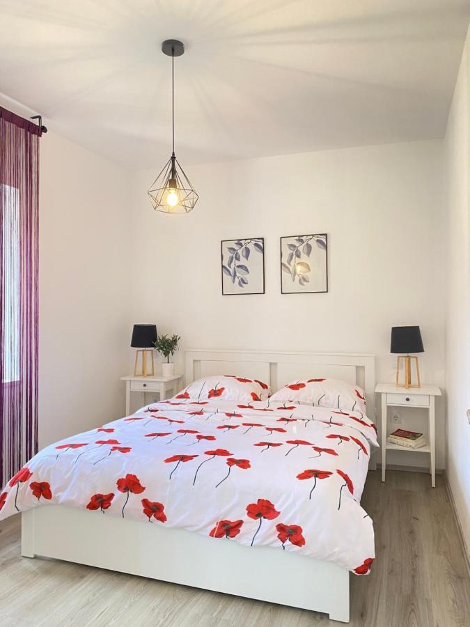 Holiday House Lucia Sukošan Esterno foto